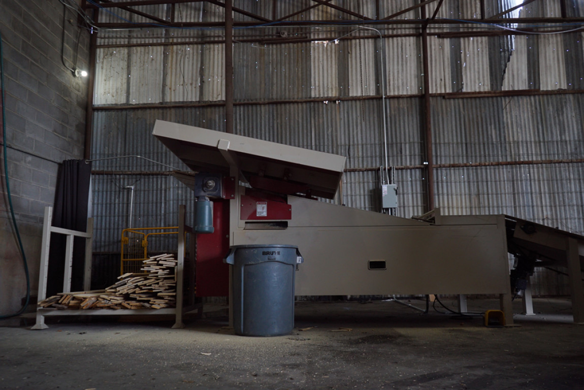 pallet disassembly machine