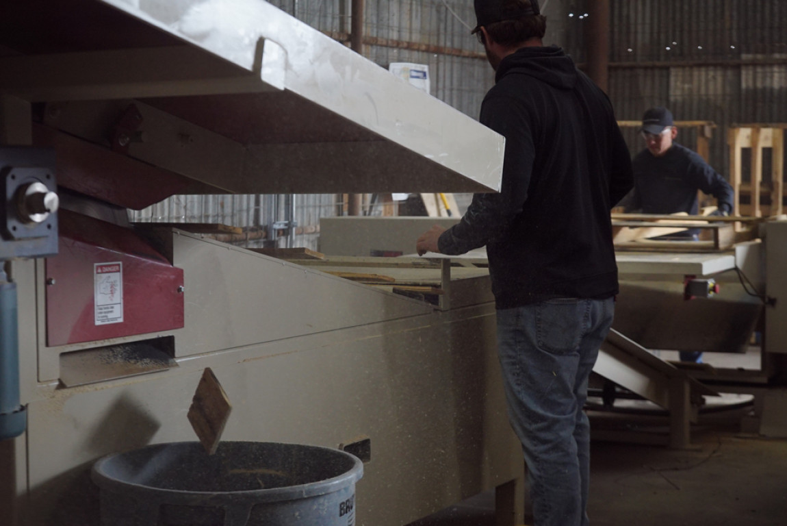 pallet disassembly machine