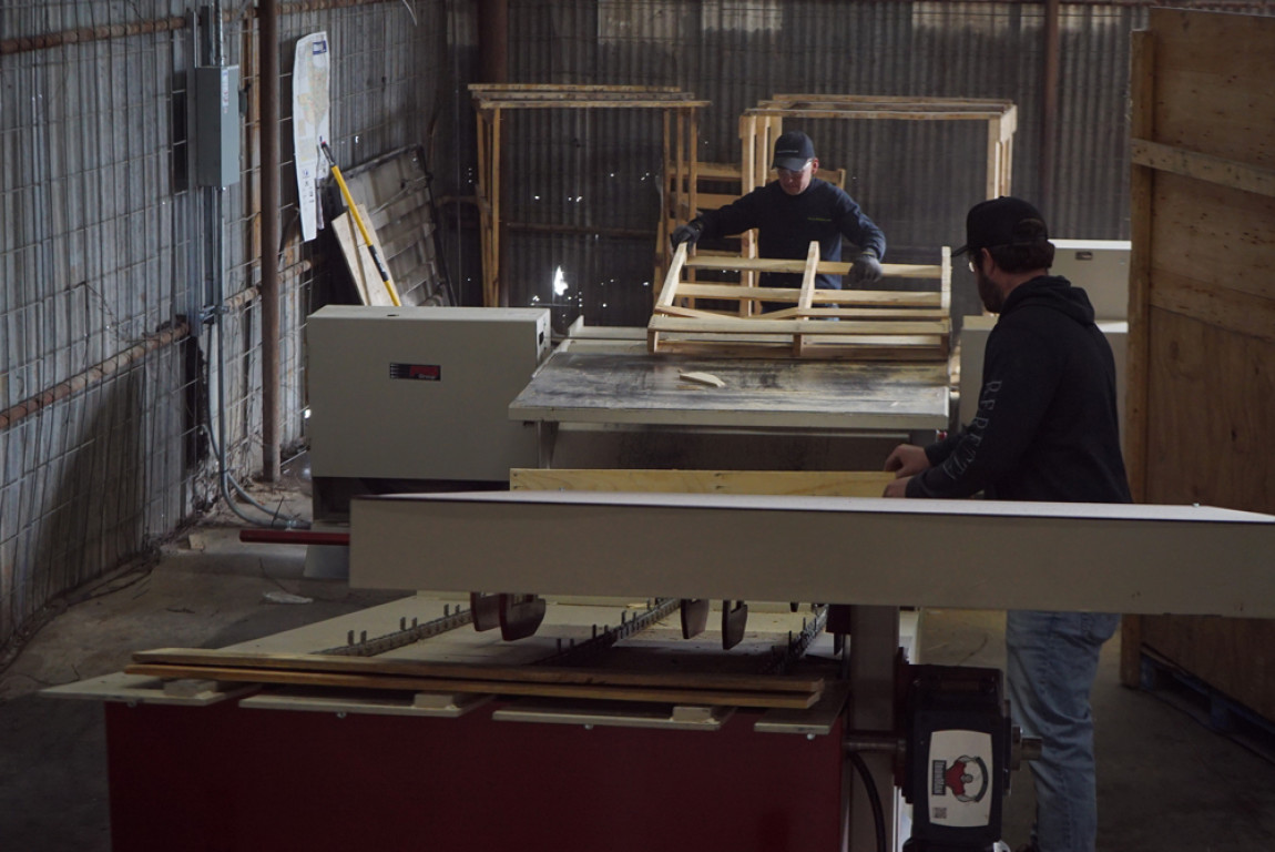 pallet disassembly machine