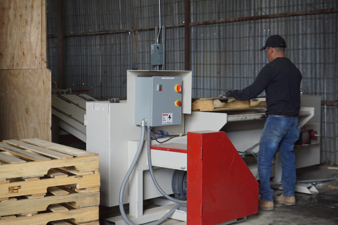 pallet disassembly machine