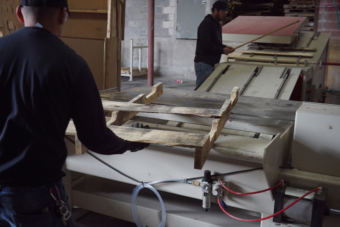 pallet disassembly machine