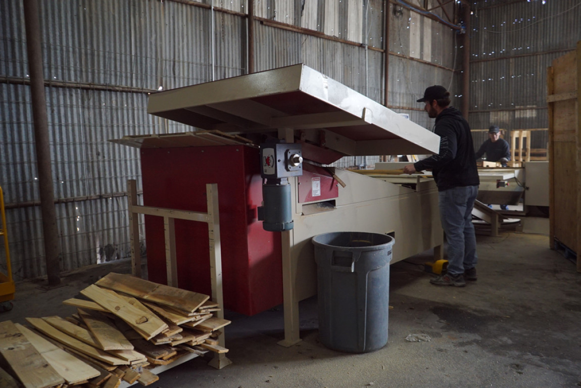 pallet disassembly machine